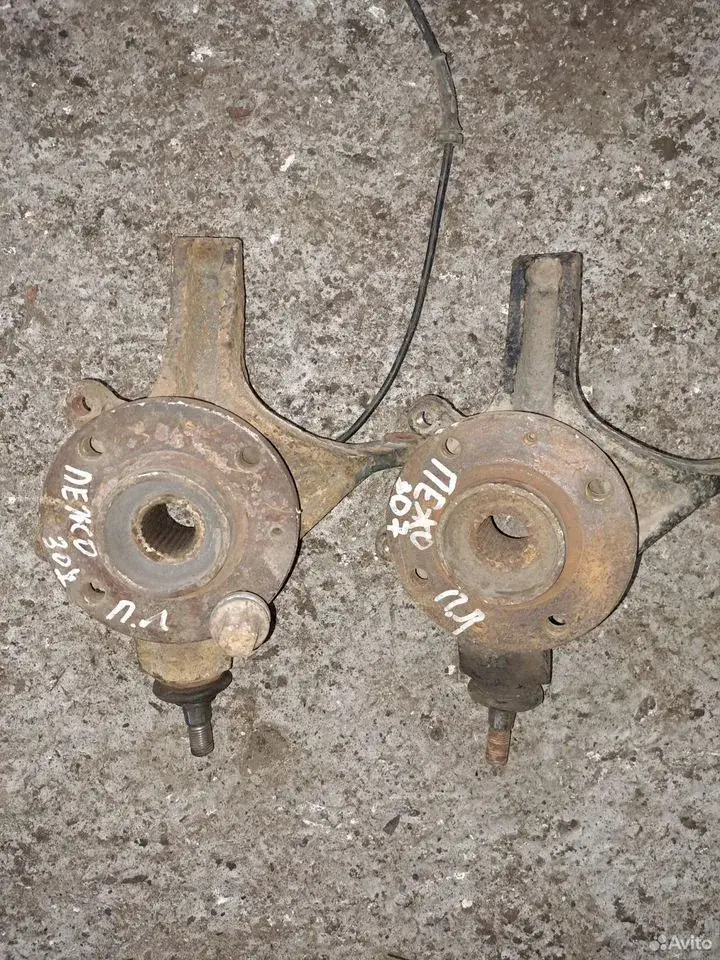 Поворотный кулак левый для Пежо-307 — Peugeot — 307