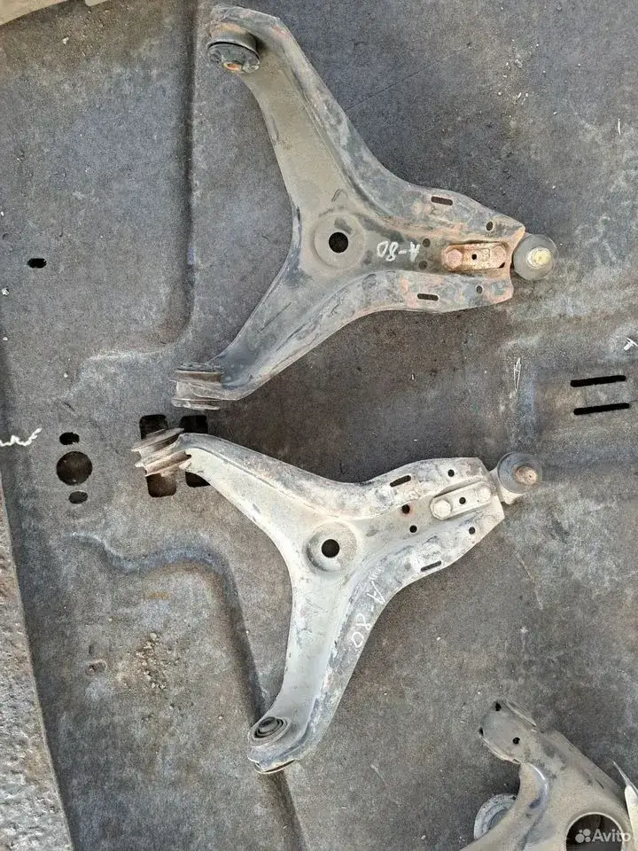 Передние рычаги Audi 80 893407151D — Audi — 80