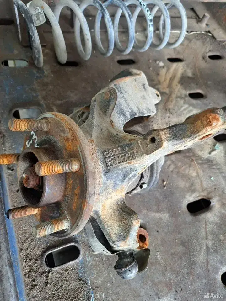 Поворотный левый кулак для Форд Фокус-3 — Ford — Focus