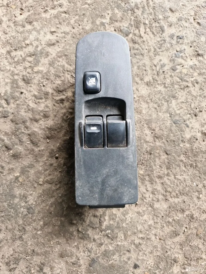 Блок управления стеклоподъемниками Mitsubishi Colt MR587942 — Mitsubishi — Colt