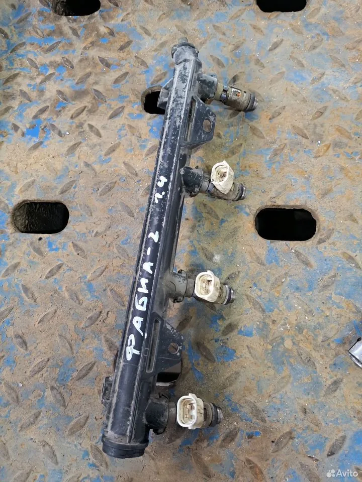 Рампа с форсунками Skoda Fabia 2 1.4 03C133317 — Skoda — Fabia