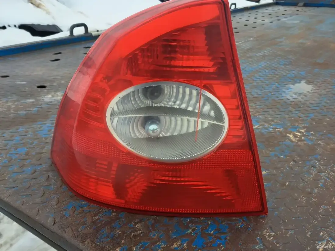 Фонарь задний левый Ford Focus 2 дорестайлинг 4M5113405AA — Ford — Focus